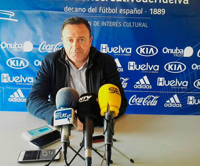 José María Salmerón, entrenador del Recreativo de Huelva, en su comparecencia ante los medios este viernes. / Foto: @recreoficial.