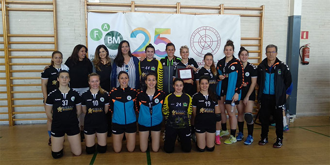 Formación del Solúcar, ganador del V Encuentro 'Mujer y Deporte' de balonmano de la UHU.