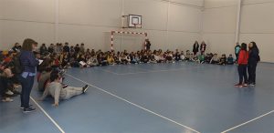 Un momento de la visita de las jugadoras al colegio Hermanos Pinzón, de Palos de la Frontera.