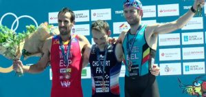 Emilio Martín, muy contento, en el podio del Mundial de Duatlón. / Foto: Captura Tv La LigaSports.