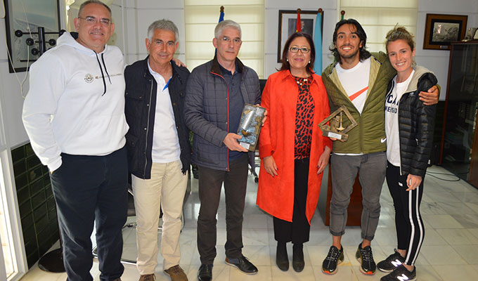 Un momento de la recepción en el Ayuntamiento de Punta Umbría a los atletas.