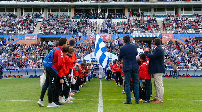 El Recre tiene un apretado, pero esperanzador, inicio de año ante su afición. / Foto: @recreoficial.