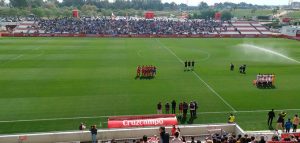 La afición del Recre se hizo notar en el feudo hispalense. / Foto: @recreoficial.