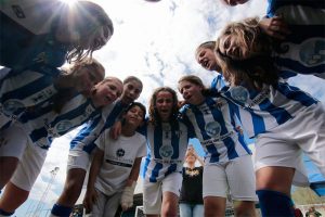 El primer trofeo femenino de la Huelva Capital Gañafote Cup fue para el Sporting de Huelva. / Foto: Arrazola.