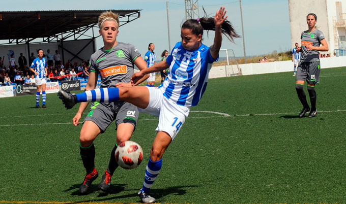 Tras el empate en casa ante la Real Sociedad, el Sporting si gana en el campo del Espanyol seguirá en la Liga Iberdrola. / Foto: www.lfp.es.