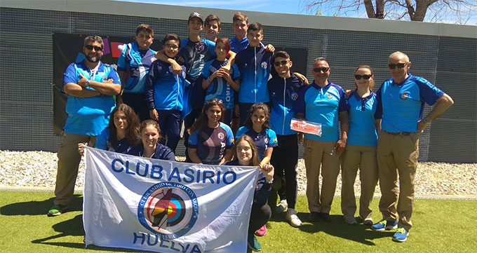 Deportistas del Club Asirio en la tirada que tuvo lugar en Madrid.