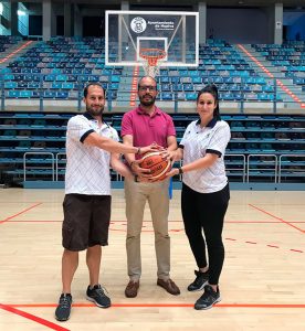 El presidente del Ciudad de Huelva, junto a Álex Ledesma y María Lineros.