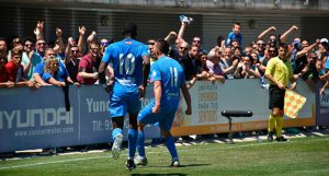 Los jugadores del Fuenlabrada celebran uno de los goles. / Foto: @CFuenlabradaSAD.