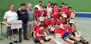 Componentes del IES La Rábida, vencedor del VII Trofeo de Fútbol a beneficio de Cáritas.