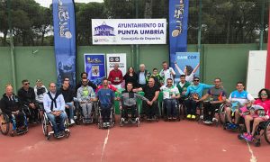 Los participantes en el I Open Andaluz de Pádel Adaptado Ortopedia Gordillo-Sanicor Huelva Playas de Punta Umbría.