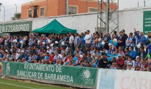 Más de 400 aficionados del Recre se dieron cita en el estadio de El Palmar. / Foto: @recreoficial.