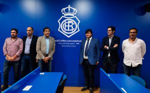 Un momento del acto de inauguración de la nueva sala de prensa del estadio Nuevo Colombino. / Foto: @recreoficial.