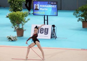 Marta Fernández, que compitió en la categoría Junior Honor, en el ejercicio de cuerda.