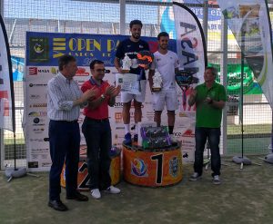 Pablo Lijó y Álvaro Cepero, ganadores en la categoría Open en el torneo de pádel disputado en Palos de la Frontera.