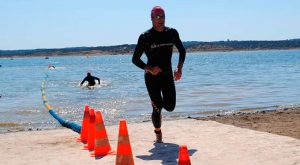 Rubén Gutiérrez, en su llegada a la meta en la prueba en Alburquerque.