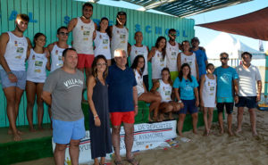 Los vencedores del II Torneo de Voley Playa 'Global Surf Schoolm' en Punta del Moral. / Foto: J. L. Rúa.