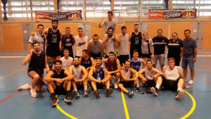 El equipo 'Qué rico hijo' se impuso a 'Las Américas' en la final de la Liga de Verano de Baloncesto de Punta Umbría.