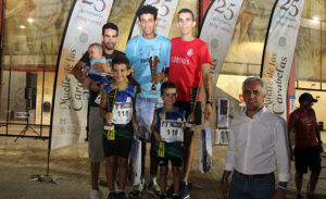 Podio masculino de la VI Carrera Nocturna 'Entorno de La Rábida'.