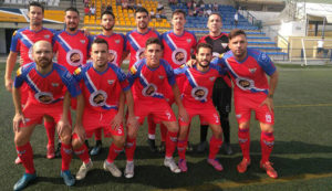 Formación del Aroche en Tomares, donde ganó su primer partido en la División de Honor Andaluza. / Foto: @arochecf.