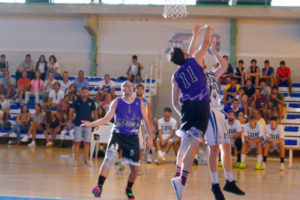 El Ciudad de Huelva se impuso al PMD Gibraleón por 62-51 en el partido que abrió el torneo masculino. / Foto: www.andaluzabaloncesto.org/huelva/.