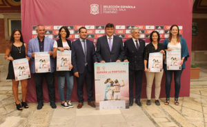 Un momento de la presentación del doble partido que jugarán en Huelva y San Juan del Puerto las selecciones femeninas de fútbol sala de España y Portugal.