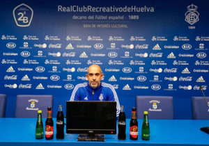 Alberto Monteagudo, entrenador del Recre, durante la rueda de prensa de este viernes. / Foto: @recreoficial.