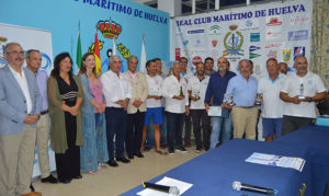 Los vencedores de la Regata en un momento de la entrega de premios.