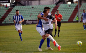 La zaga albiazul esta vez dio menos concesiones en los 90 minutos. / Foto: @Merida_AD.