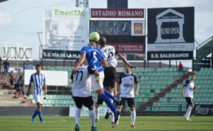 Esta vez el trabajo en defensa del Recre tuvo el valor de tres puntos. / Foto: @Merida_AD.