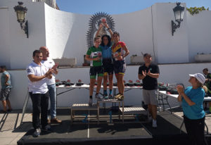 Podio femenino en la prueba ciclista celebrada en Calañas.