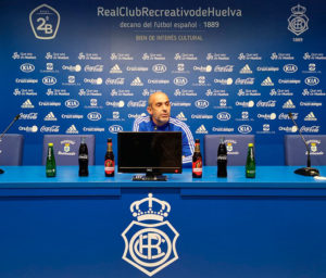 Alberto Monteagudo, entrenador del Recre, durante la rueda de prensa de este viernes. / Foto: @recreoficial.