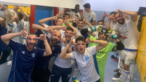 Tras el pase a las semifinales del torneo se desató la alegría en el vestuario del CD Sordos Huelva.