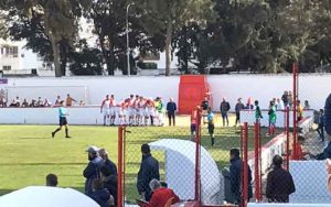 Los jugadores del Aroche protestaron el segundo gol del Chiclana. / Foto: @Chiclana_CF.