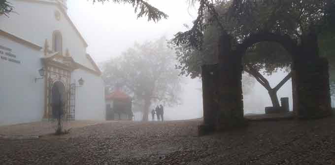 Los participantes tuvieron como paso obligado la Peña de Arias Montano.