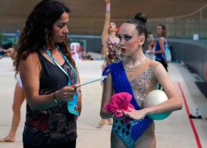 La entrenadora Inmaculada Márquez, junto a Marta Fernández.