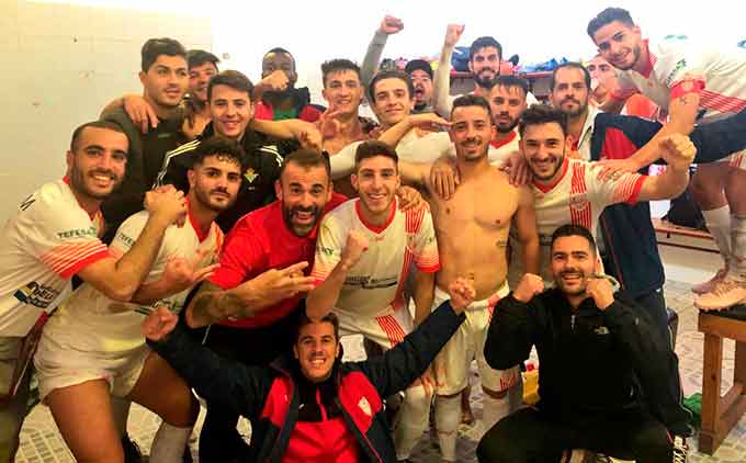 Los jugadores de La Palma celebraron en el vestuario el triunfo obtenido. / Foto: @LaPalmaCF.