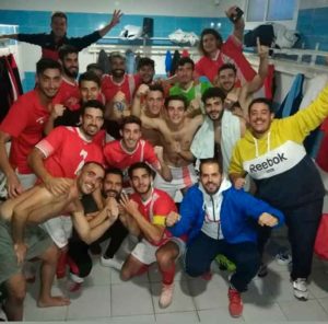 Alegría de los jugadores de La Palma tras su triunfo en La Algaba. / Foto: @LaPalmaCF.