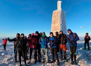 Algunos integrantes del equipo 'Noveno Grado', en el hito de 'La Maroma'.