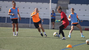 Las jugadoras del Sporting, preparadas para afrontar su partido ante el Valencia en Rociana. / Foto: @sportinghuelva.