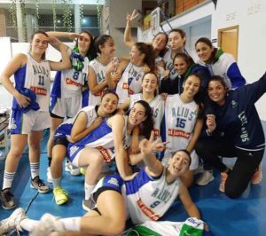 Las jugadoras del CB Lepe, felices tras su triunfo ante el Adeba de Córdoba. / Foto: @CbLepeAlius.