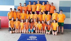 Componentes del CN Huelva, líderes del Circuito Provincial de Natación.