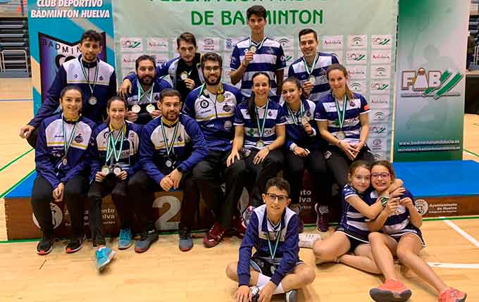 Representantes del IES La Orden en el TTR Absoluto y Minibádminton que se desarrolló en Huelva.