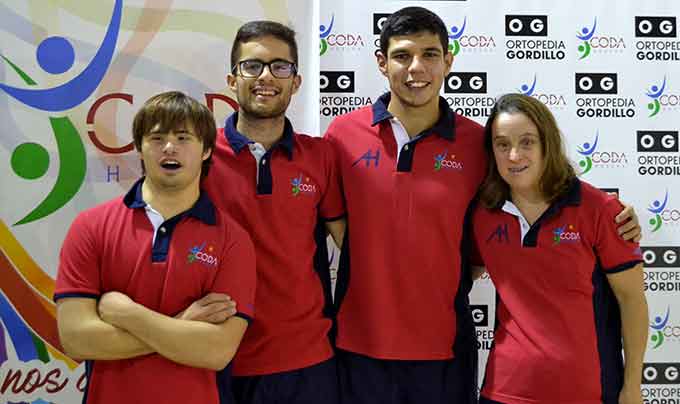 Representantes del CODA Huelva en el VI Open Mareastur de natación adaptada.