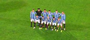 Los jugadores del Recre lucieron una camiseta vintage similar a la que llevaba el equipo a principios de siglo. / Foto: Captura TV Footers.