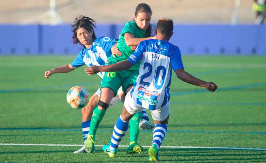 Yoko Tanaka tuvo a un cuarto de hora para el final la ocasión más clara del Sporting para marcar. / Foto: www.lfp.es.