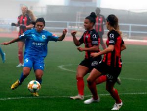 La niebla fue protagonista en el partido del Sporting, en el que debutó Abambila. / Foto: @sportinghuelva.