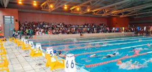 Gran fiesta de la natación en Isla Cristina en el programa 'La Provincia en Juego'.