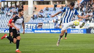 Alberto Quiles será el principal referente en el ataque del Recre en el partido de este domingo en Don Benito. / Foto: @recreoficial / P. Sayago.