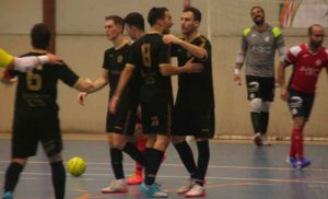 Los jugadores del Smurfit Kappa celebran uno de los goles en el empate en Villalba.