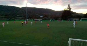 Nada pudo hacer el Aroche en su partido ante el líder. / Foto: @lineadegol. 